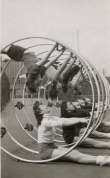 Unknown photographer, Group girls with a Rhnrad