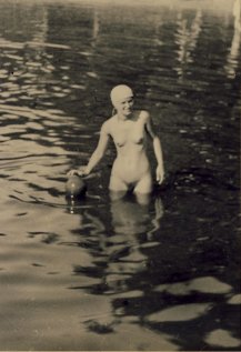 Unknown photographer, Enjoying the water