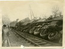 Unknown photographer, Train crach Chateauneuf