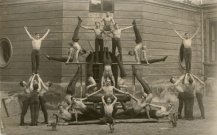 Unknown photographer, Piramide of gymnasts