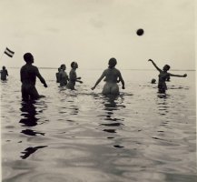 Unknown photographer, Group of youngsters playing in the water