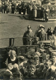 Unknown German Photographer, Die Parade