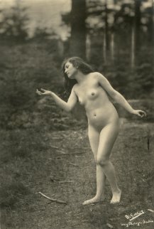 (?) R. Gotzheid, Elegant outdoor nude