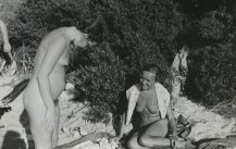 Unknown photographer, Two naked ladies outdoor