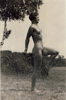 Unknown photographer, Naked woman in gymnastic pose